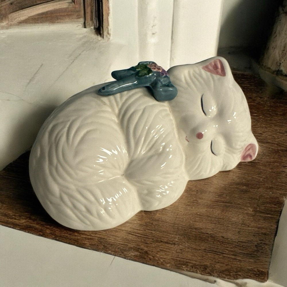 VTG CERAMIC SLEEPING CAT KITTEN FIGURINE 6" ‎ SHABBY COTTAGE Taiwan P005